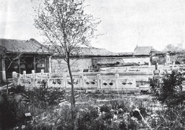 被英法联军烧毁后的汤山温泉行宫