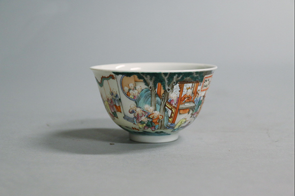 3瓷器-清嘉庆款景德镇窑五彩百子图碗