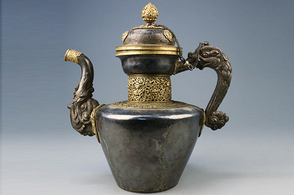 _6银器-清錾花镂八宝纹龙首柄鎏金银执壶