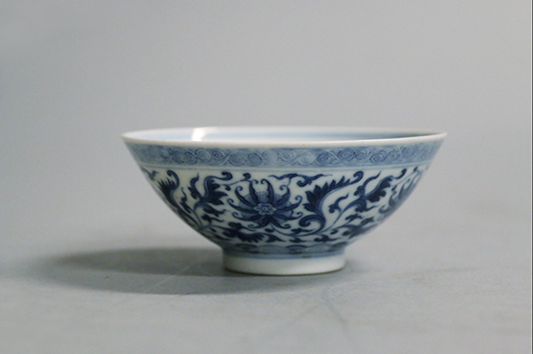 瓷器-清道光款景德镇窑缠枝花卉纹碗