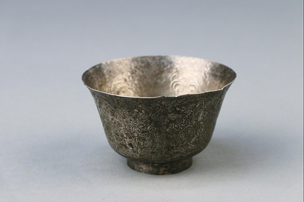 银器-清錾花卉纹银杯