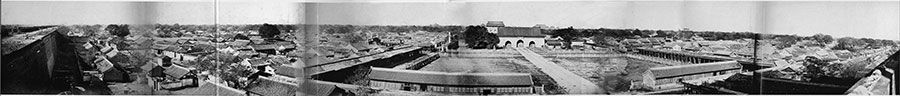 1-55-正阳门北面的棋盘街、大清门及远处的天安门城楼（1860）