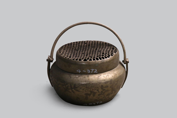 民俗-清代圆形刻草叶纹提梁铜手...