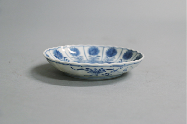 瓷器-清嘉庆景德镇窑青花花卉纹...