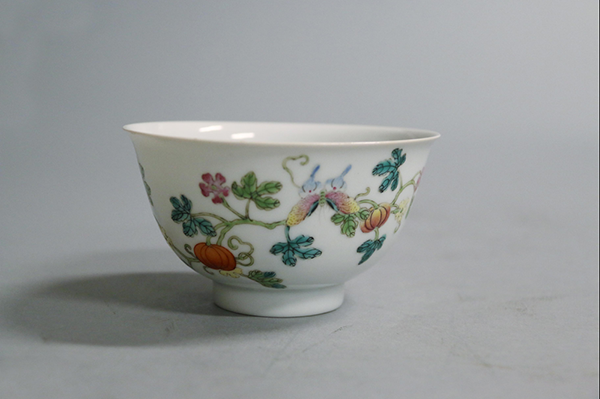 瓷器-清嘉庆景德镇窑五彩花蝶纹...