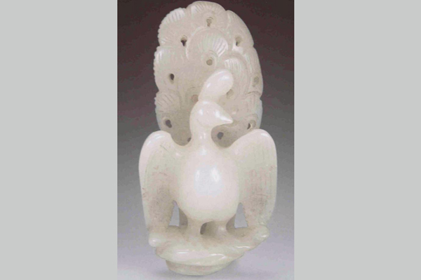玉器-元白玉孔雀形饰件
