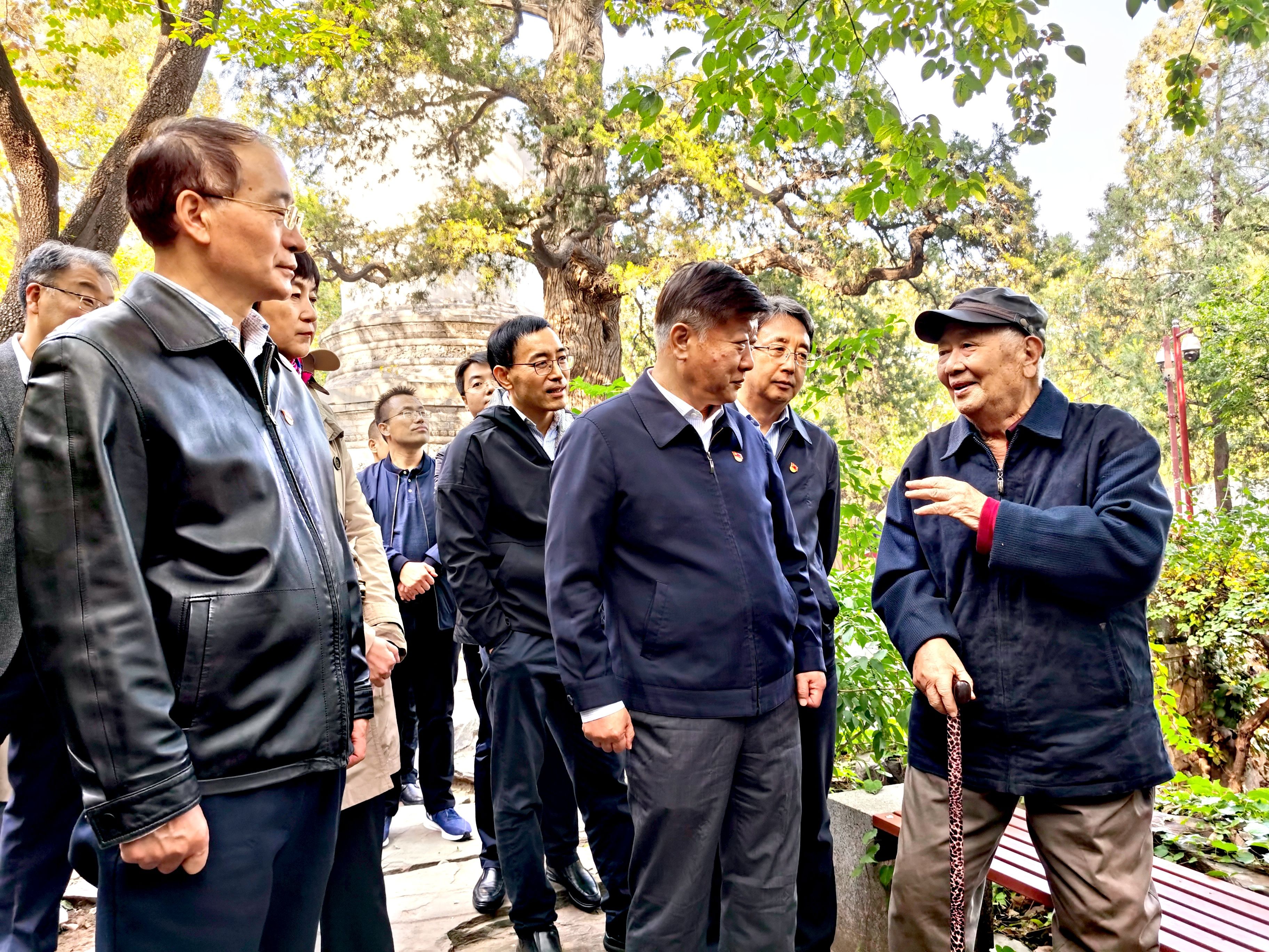 20201015北京林业大学校方领导到大觉寺开展“访建校原址、坚定办学初心”实地调研2