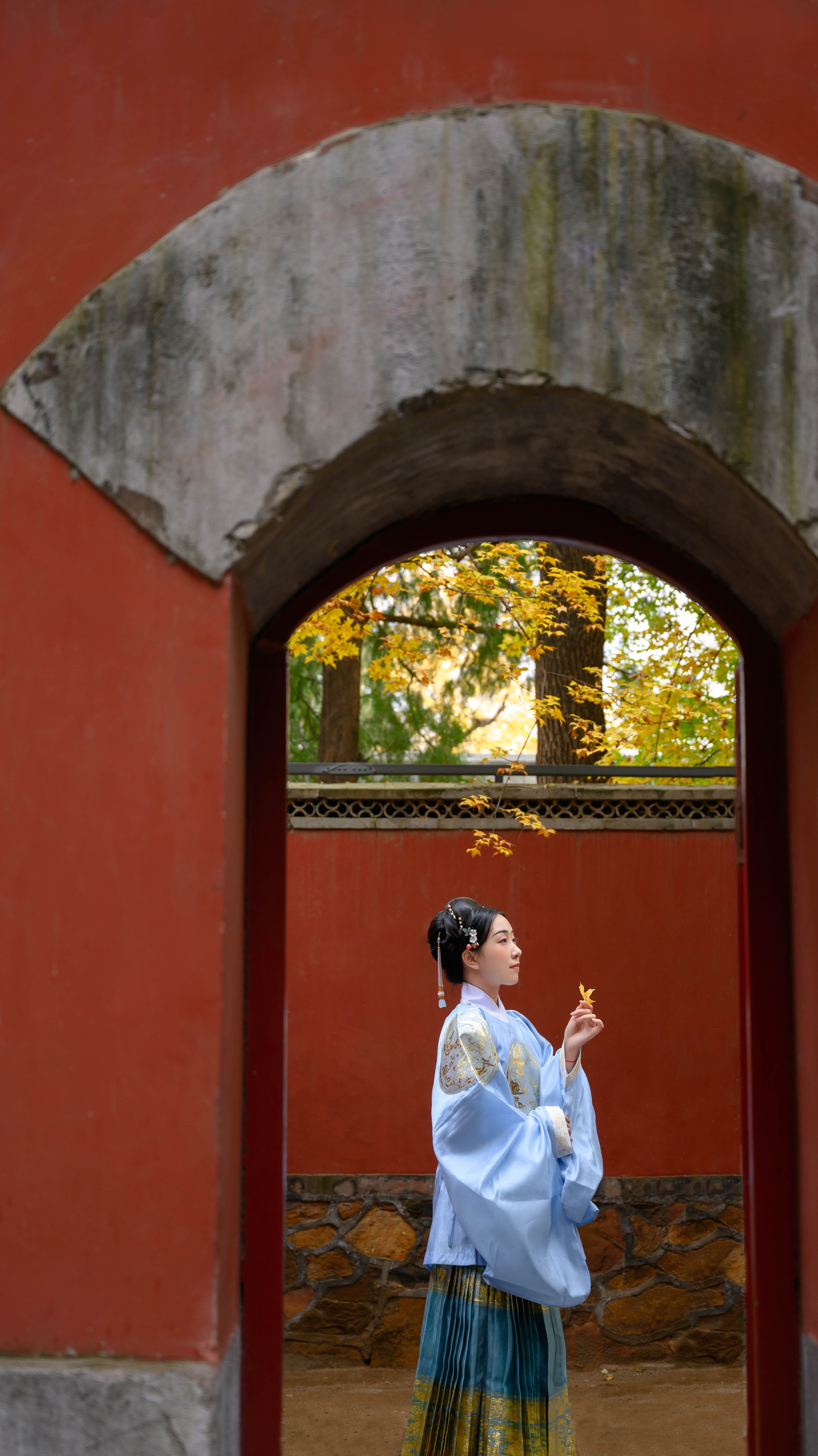 阿柿着汉服赏大觉寺秋 (16)