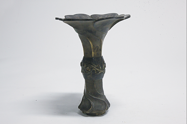 4铜器-明宣德款螭虎纹铜觚
