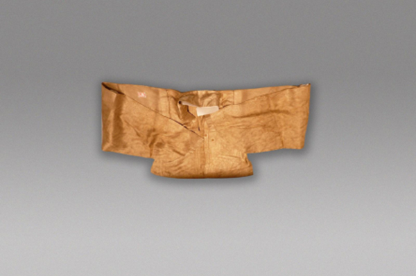 丝织品明浅驼色四合云地过肩蟒妆花纱单衣